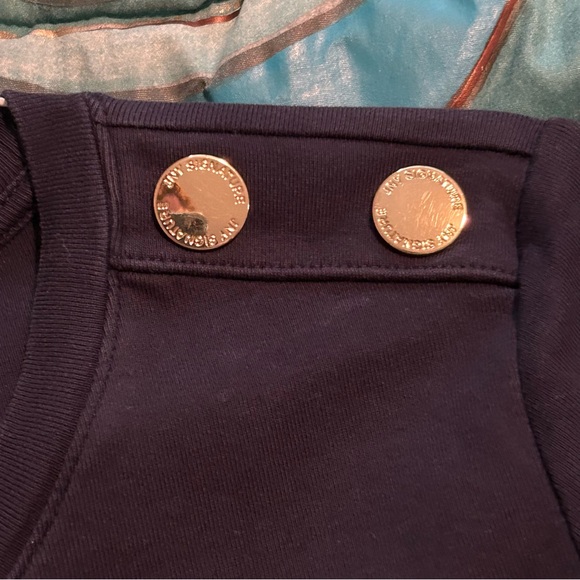 Navy Jones New York Shirt with great accents details on the front of the shirt - Picture 10 of 13